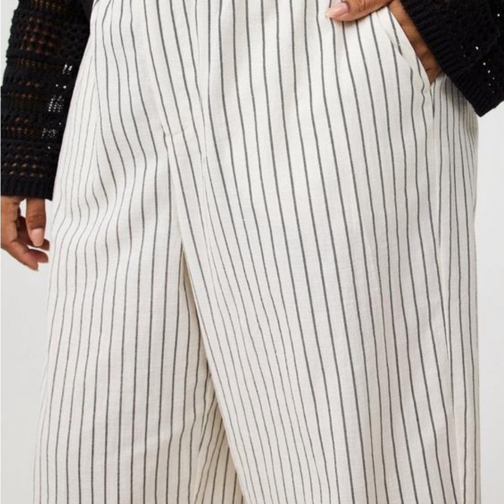 Torrid - High-Rise cropped linen pant - Picture 3 of 5